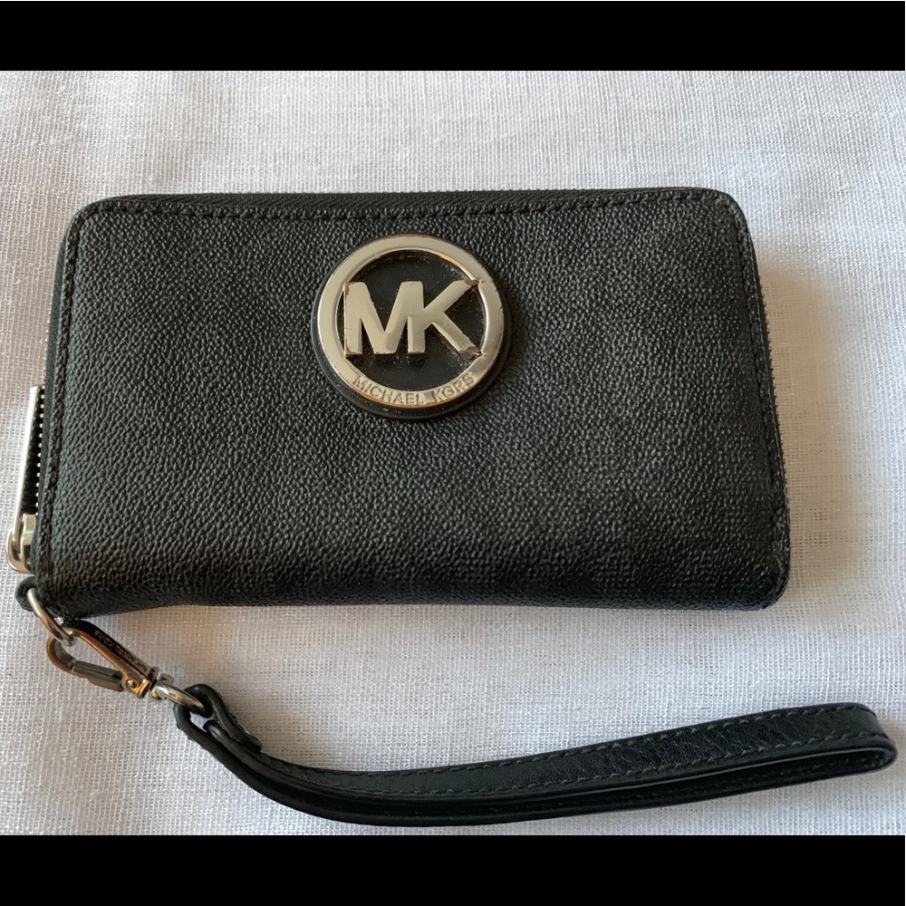 Michael Kors LOGO Wristlet/Wallet